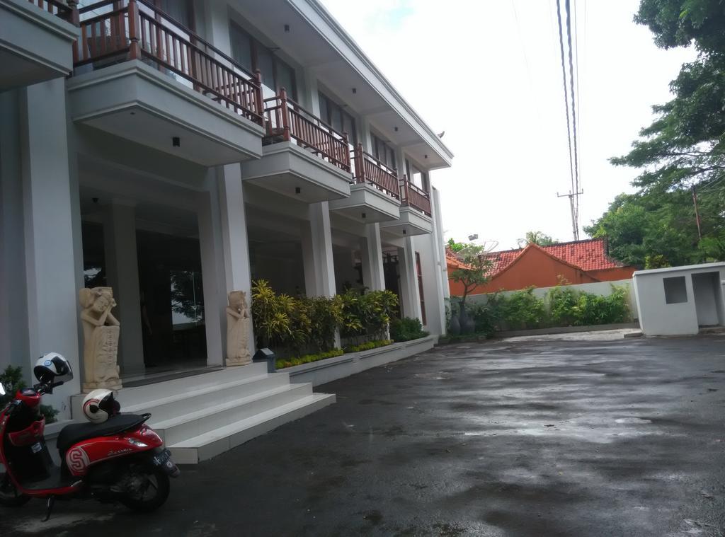 Wahyu Dana Hotel Lovina  Exterior photo